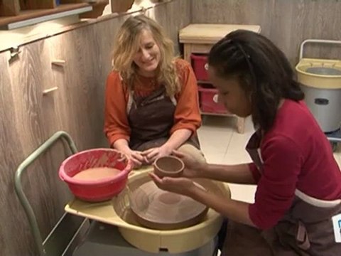 Sports Loisirs : Poterie : faire un bol sur un tour de potier
