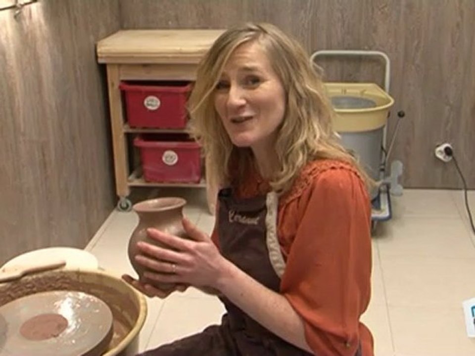 Sports Loisirs : Poterie : faire un vase sur un tour de potier
