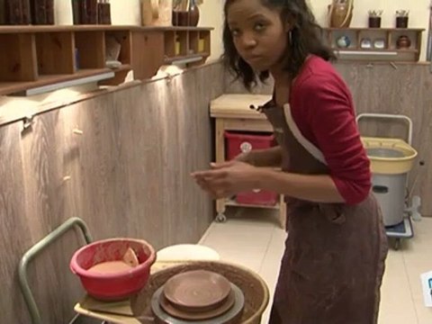 Sports Loisirs : Poterie : faire une assiette à fond plat