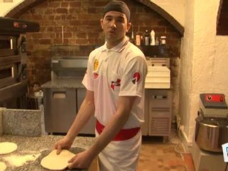 Sports Loisirs : Pizza : faire une roulade acrobatique avec la pâte