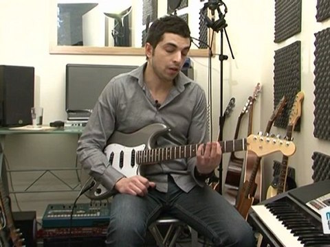Sports Loisirs : Guitare : jouer une gamme mineure