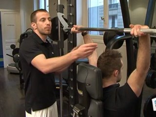 Sports Loisirs : Faire du développé de nuque