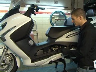 High-tech Auto : Démonter une bougie sur un scooter
