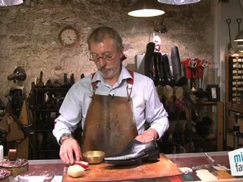 Beauté mode : Nettoyer des chaussures en cuir