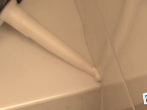Comment refaire un joint de baignoire ?