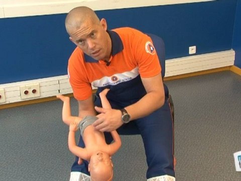 Santé Bien-être : Gérer un étouffement chez l'enfant