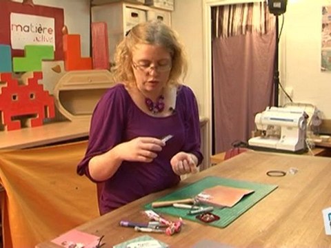 Sports Loisirs : Poser des oeillets sur une carte de voeux