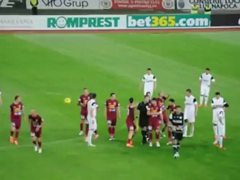 Bornescu pète les plombs, Universitatea Cluj - CFR Cluj
