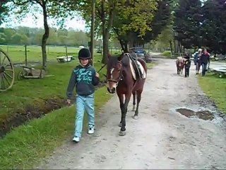 2° leçon d'équitation pour Esteban et Liam (5 mai 2012)