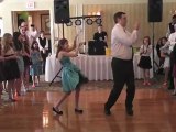 Papa et sa fille font un medley de danse