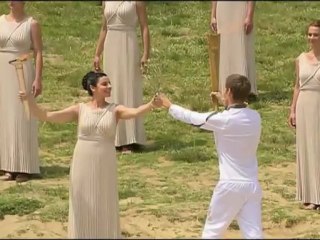 Encienden la llama olímpica de Londres-2012 en Grecia