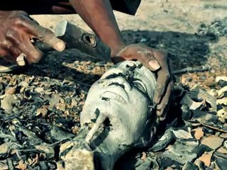 A-ZICO Le sculpteur fondeur de bronze à Saly, Sénégal (version 2)