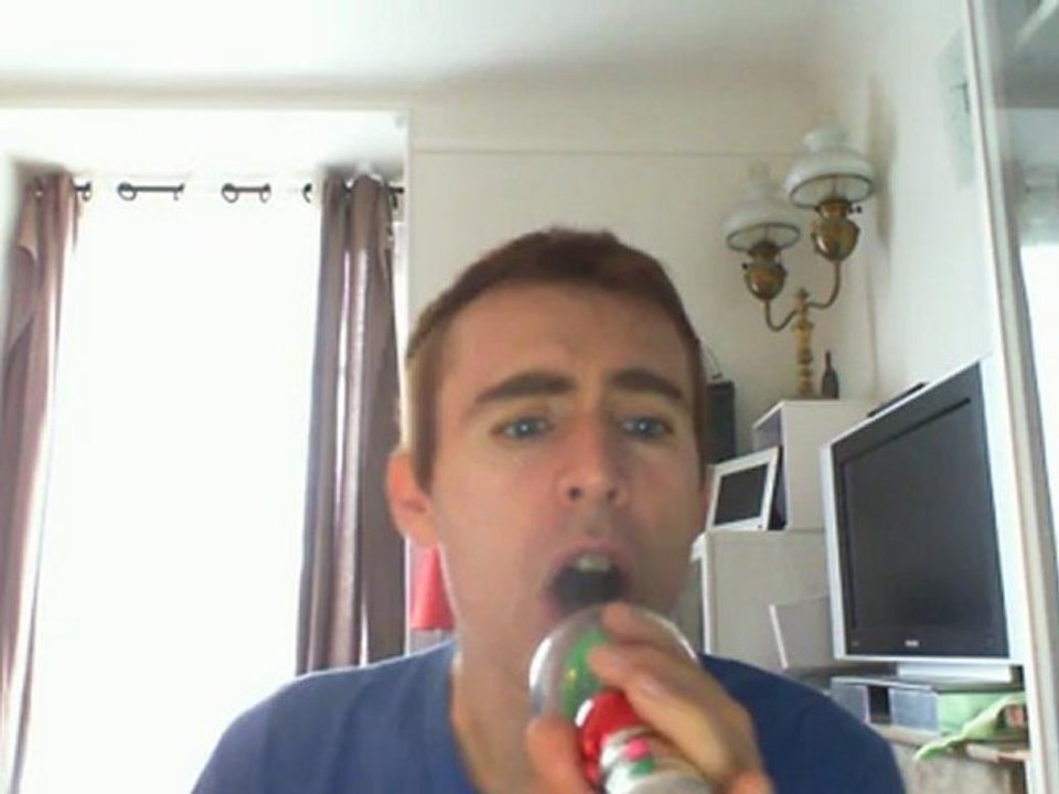 Wiwi égratigne "l'or de nos vies" de Fight Aids