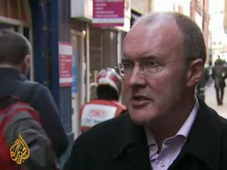 UK pushes for tougher smoking ban