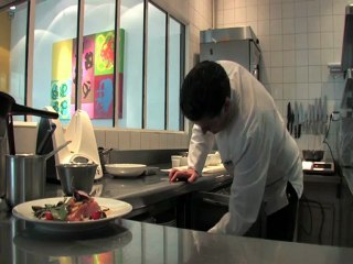 Soupe chocolat blanc, coco, passion et ses fraises