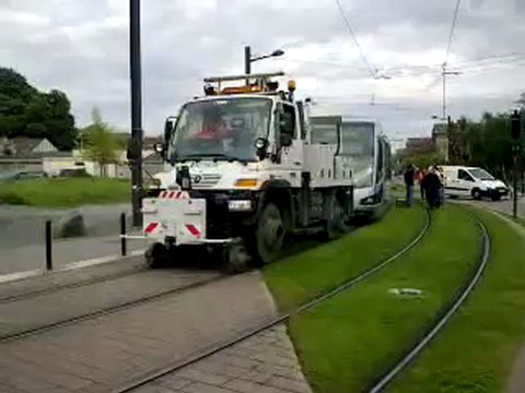 Remorquage d'une rame Transvilles Citadis à Denain