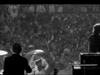 THE BEATLES "I WANNA BE YOUR MAN"  LIVE IN GENOVA (ITALY) 1965.