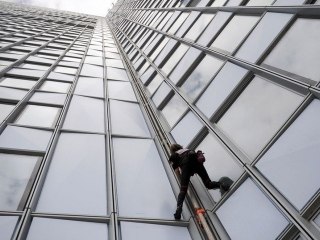 Alain ROBERT-TOUR FIRST Paris La défense