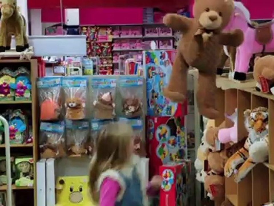Chronicle - Clip - Supermarket