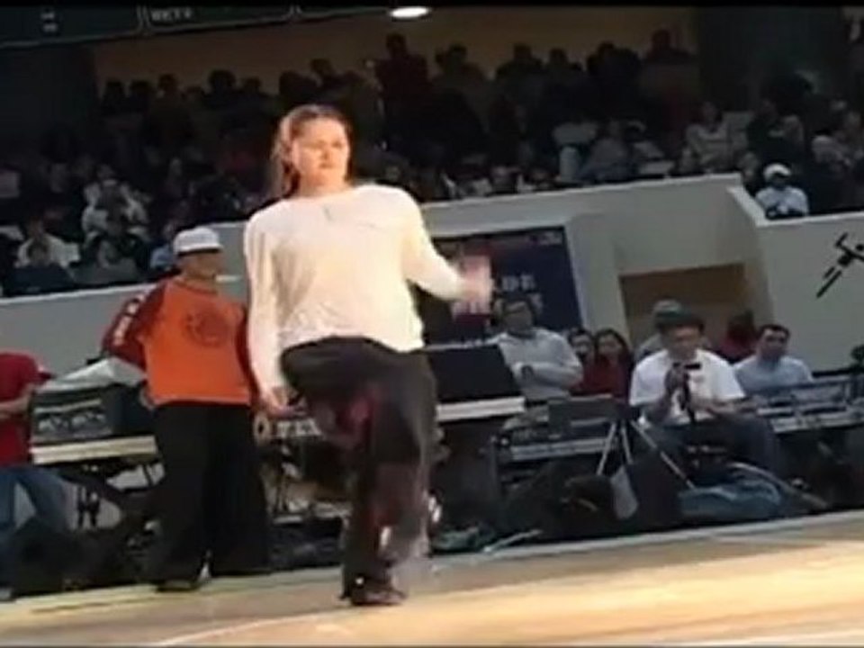 Magalie - french experimental hip hop dance show @ Juste Debout