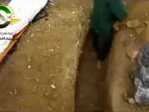 فري برس حمص القرابيص الشهيد عبد الكريم الشوا قتل على ايدي الشبيحة وشاهدو كيف ندفن الشهداء 10 5 2012 Homs