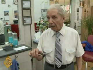 World's oldest barber still snips away