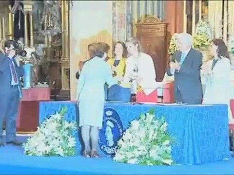 La Infanta Elena entrega un premio a BUSF
