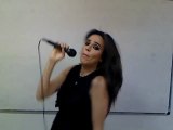 Carmen Alcayde  cantando para 