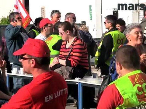 Les salariés de Fralib entament un nouveau blocage de l'usine