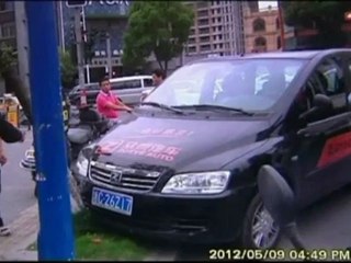 Chinese father leaps from moving car to save daughter