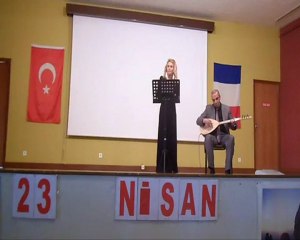 Yüce dağ başında yanar bir ışık