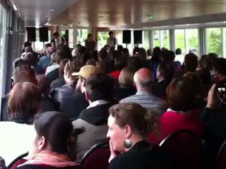 Original Mina Tindle en concert sur la Mayenne.