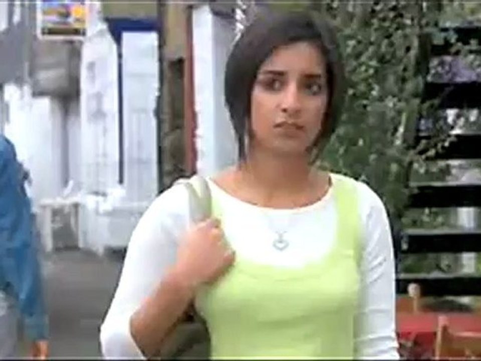 Moving Wallpaper / Echo Beach: Complete Series 1 Box Set - DVD Extra - Echo Beach outtakes