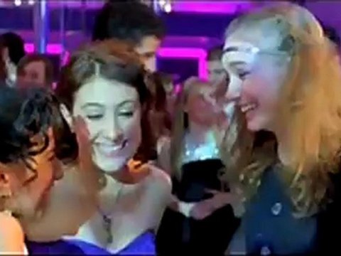 Angus, Thongs and Full-Frontal Snogging