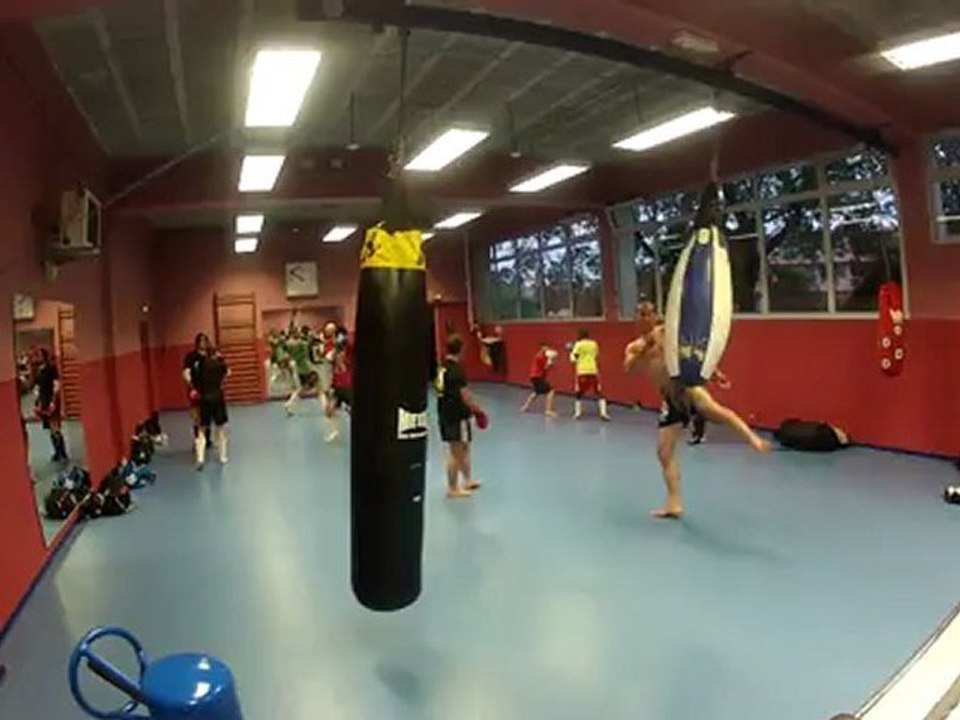 Corentin, 9 ans, premières armes en boxe thaï / GOPR0