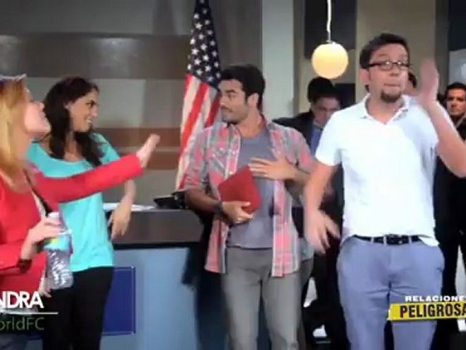 Serenata a las Madres Sandra Echeverria  en el set de relaciones Peligrosas