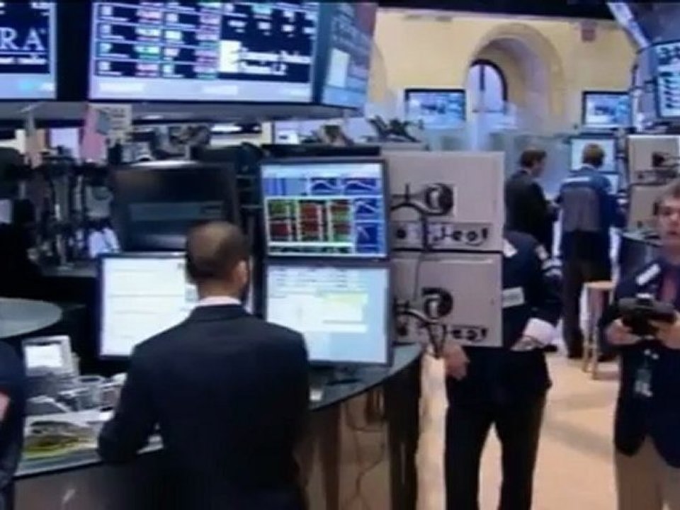 Wall Street Ends Modestly Lower; JPMorgan Chase Drags Banks Lower