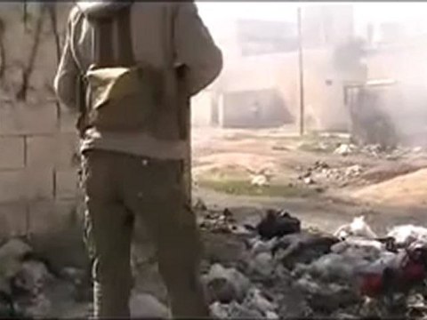 فري برس حمص قناص كتيبة الشهيد رامي السيد يحمي أهل حي الرفاعي 11 5 2012 Homs