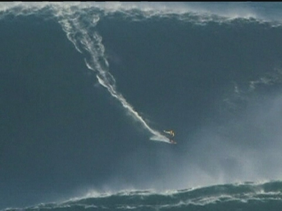Surfer rides biggest ever wave