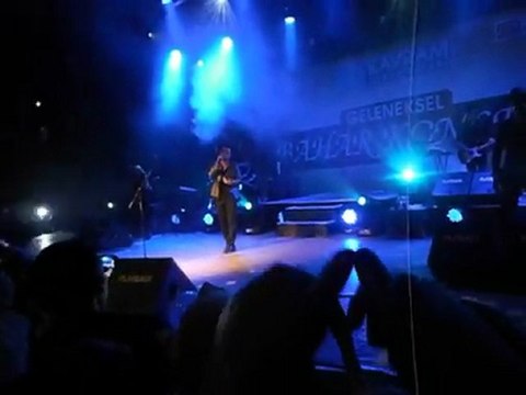 13 Mayıs 2012 - Emre Aydın Bostancı Gösteri Merkezi Konseri / Soğuk Odalar