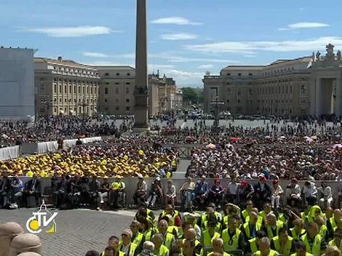 Benedict al XVI-lea: „Sunt susţinut de rugăciunea Bisericii”