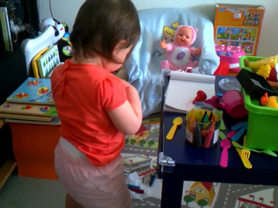 Elsa et les crayons