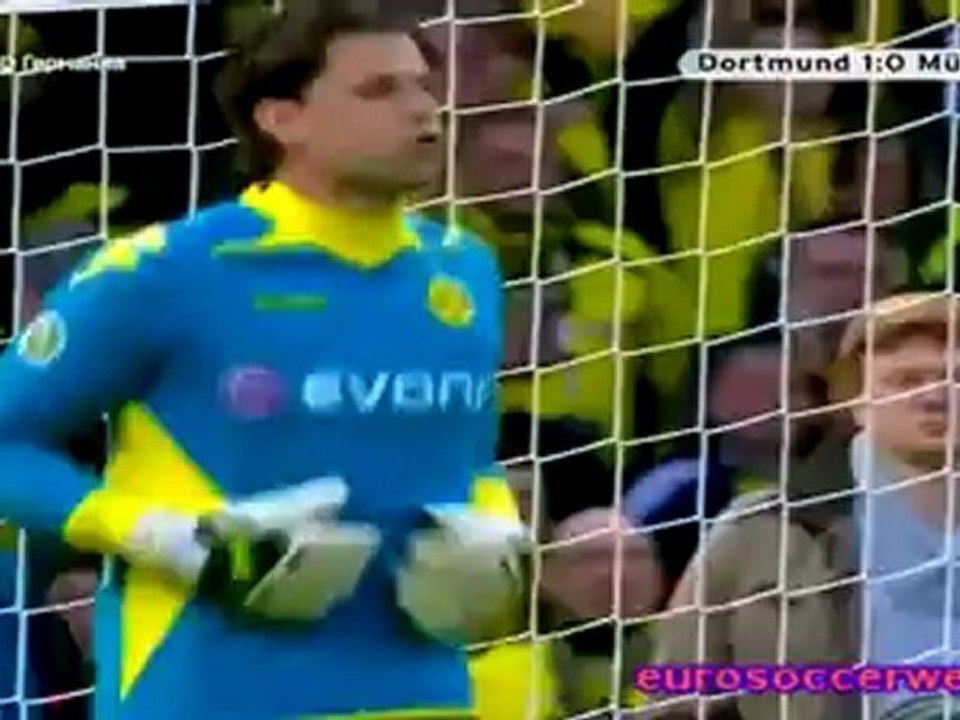 Gomez wins Penalty and Robben Converts against Borussia Dortmund