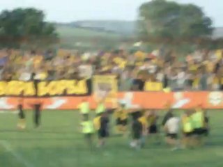 Край на мача и радост в жълто-черно