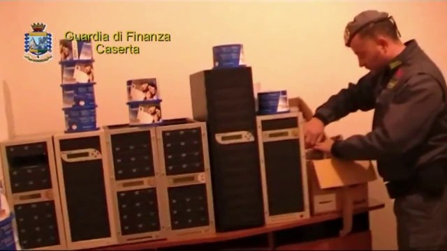 Orta di Atella (CE) - Sequestrata centrale di falsi cd e griffes (12.05.12)