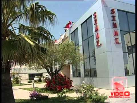 Acerra (NA) - Lavoro, la protesta degli operai Simmi sul tetto dell'azienda (12.05.12)