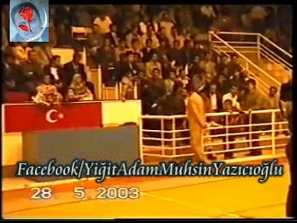 Bir Elinde Kuran-ı Bir Elinde Bilgisayar Olan Bir Gençlik Hayal Ediyorum