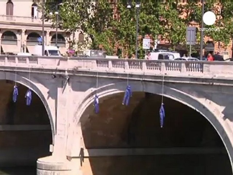 Italia: los atentados contra los símbolos de la...