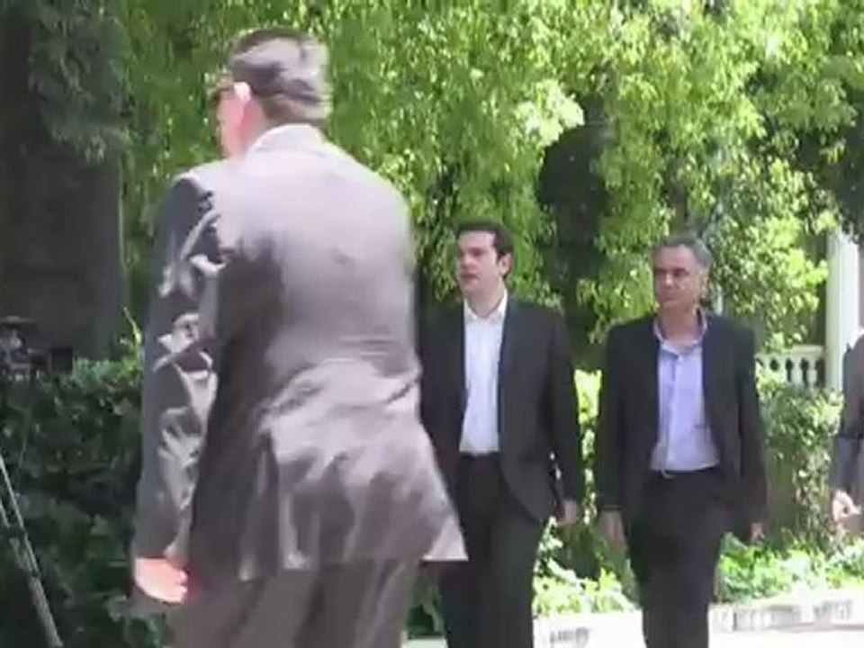 Top Greek parties in crisis cabinet talks with...