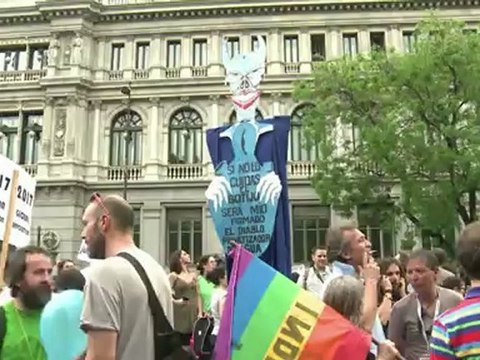 Espagne: les indignés fêtent leur 1 an dans les rues de Madrid